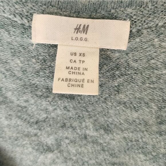 H&M Women's cozy/warm, Turquoise V-neck sweater, Size XS, pullover - Picture 3 of 3